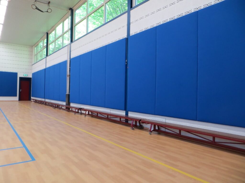 AKMA akoestische panelen sport boven zitbankjes