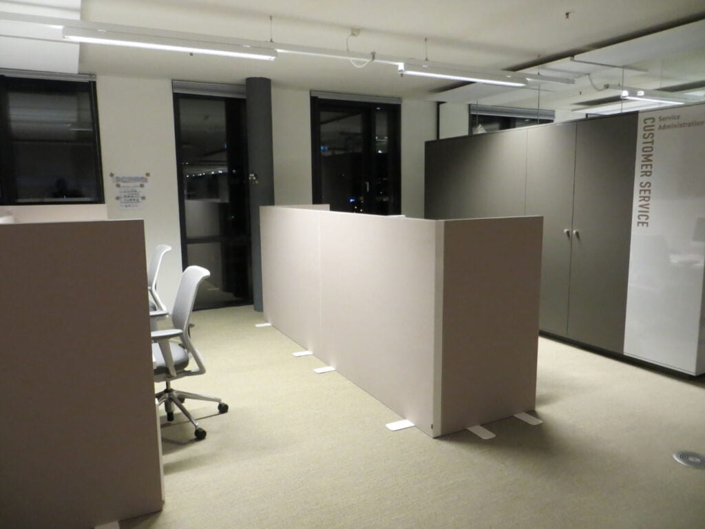 AKMA Roomdividers in wit kader en met witte voet